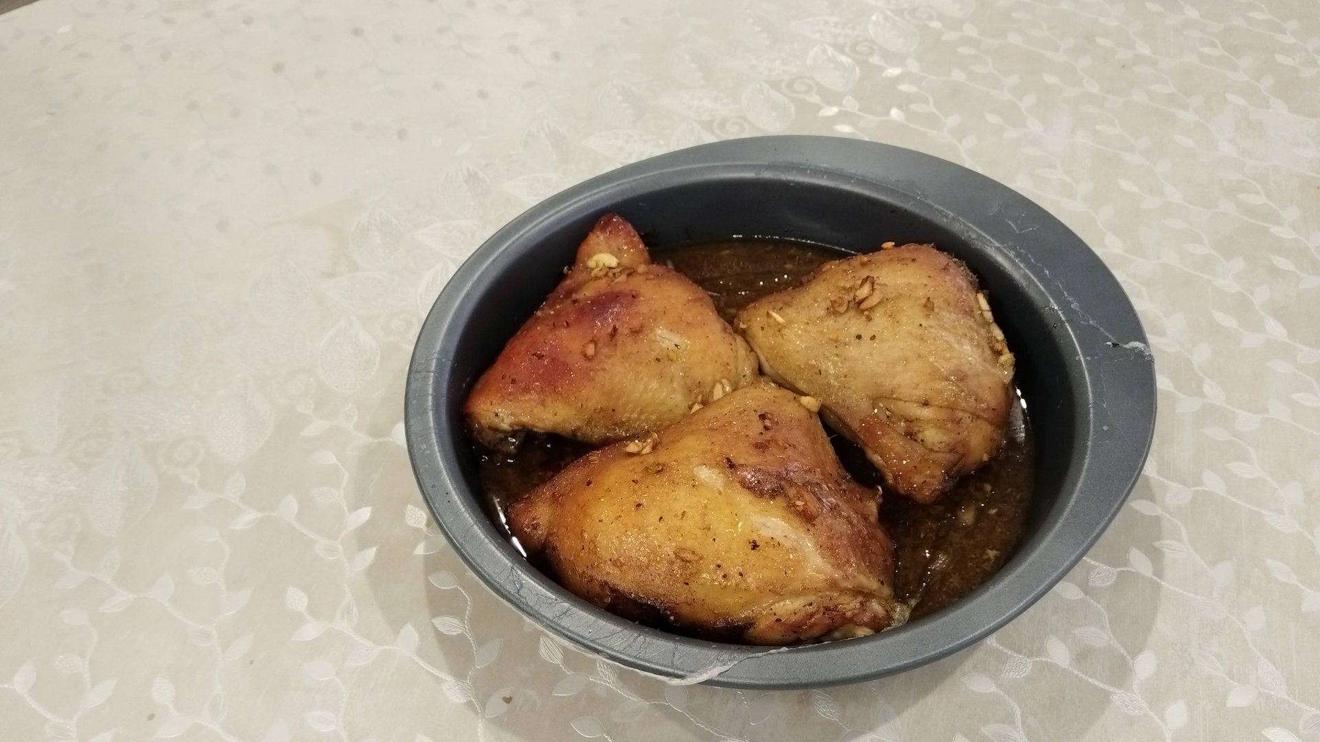 Как запечь куриное бедро в соево медовом соусе в духовке смотреть онлайн