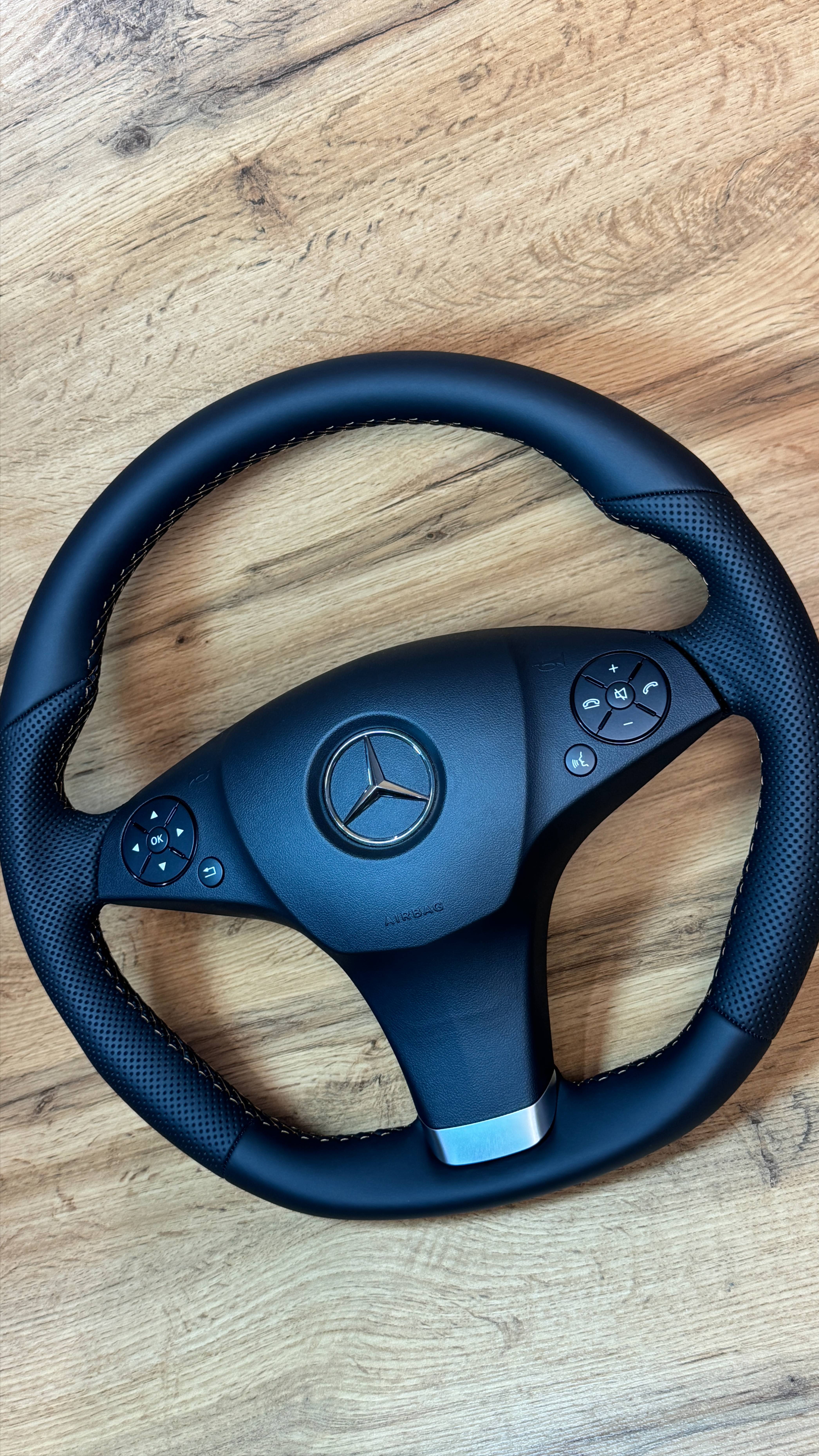 Mercedes E-class - перетяжка руля автомобиля смотреть онлайн