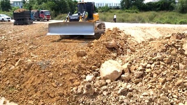 Ep2. Бульдозер Shantui DH17 C3 засыпает болото. смотреть онлайн