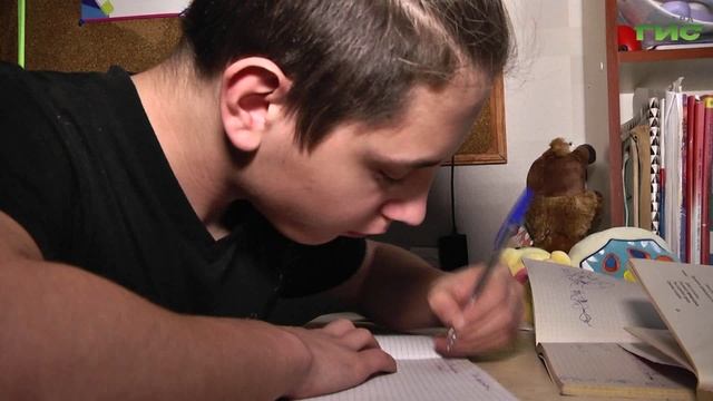 "В этой семье рисуют картины, звучит гитара и растет инжир" / "Право на маму" от 10.11.2025