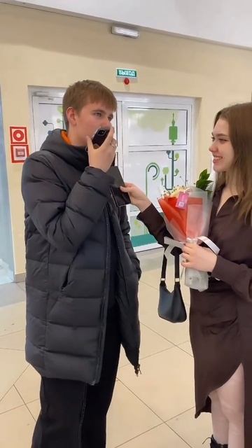 Цветы или покушать-выбор очевиден смотреть онлайн