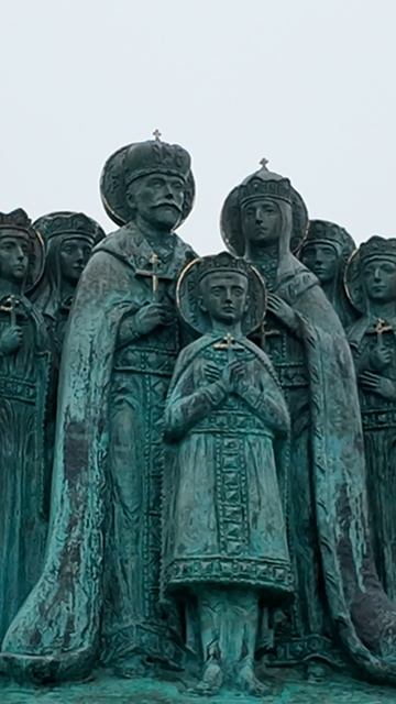 Памятник Николаю II и его семье В селе Годеново на подворье Никольского женского монастыря смотреть онлайн