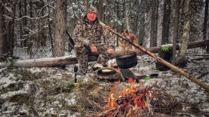 КОГДА ХОЛОД ДЫШИТ В СПИНУ. ТАЁЖНАЯ ИЗБА СТАЛА СПАСЕНИЕМ ДЛЯ ОХОТНИКОВ В ПЕРВЫЕ МОРОЗЫ.