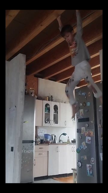 я снял смешное видео как Я убиваю Копафв GTA 5 и прыгаю с потолка.mp4