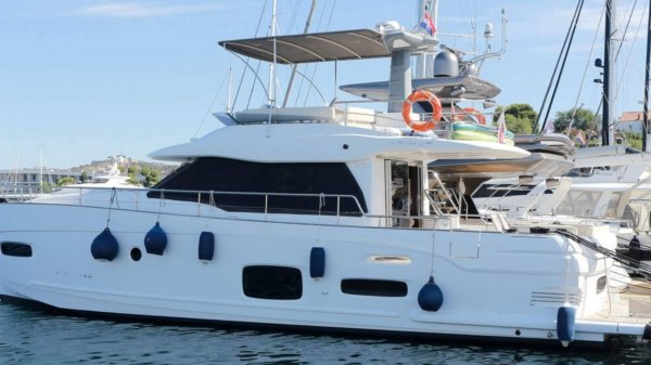 Azimut Magellano 53 обзор яхты english