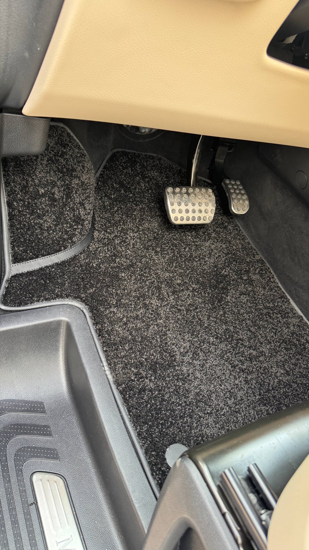 Mercedes V-class - отшили комплект ворсовых ковров и установили доводчики дверей смотреть онлайн