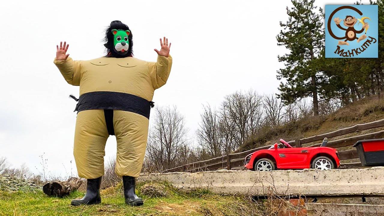 Манкиту играют в погоню за воришкой. смотреть онлайн