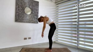 Короткая йога-зарядка для стройности и движения | День 4 из 12 зарядок