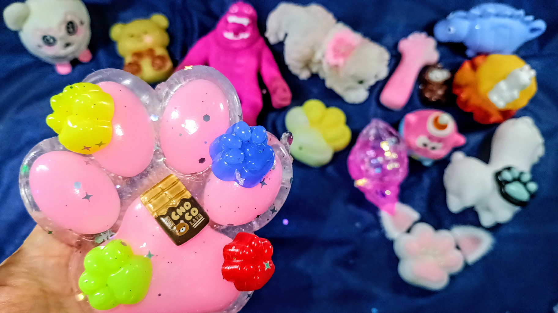 Асмр распаковка сквишей и антистрессов ТАБА лапки 🐾 приятные звуки АСМР сквишей 🥰 режу СКВИШИ ✨ смотреть онлайн