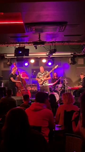 Фрагментмоегоимпровсоло.
Максимов/Сокулер project в клубе А.Козлова 27.10.25
@sokulersergey смотреть онлайн