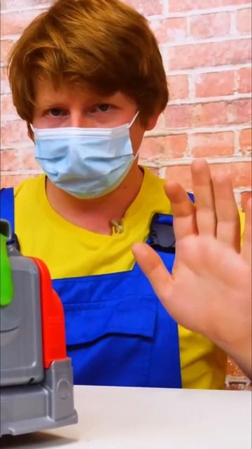 Грузовик заболел! Смотрим, что случилось и чиним! 🚚🩹 #машинкидлядетей #игрушки #длямальчиков смотреть онлайн