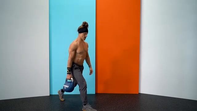 Сплит приседания с гирей в одноименной руке / Ipsilateral KB Suitcase Split Squat смотреть онлайн