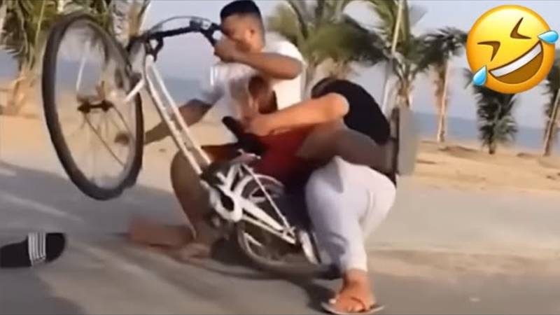 ПОПРОБУЙТЕ НЕ ЗАСМЕЯТЬСЯ 🤣🥰 Подборка лучших смешных видео 2025 года смотреть онлайн