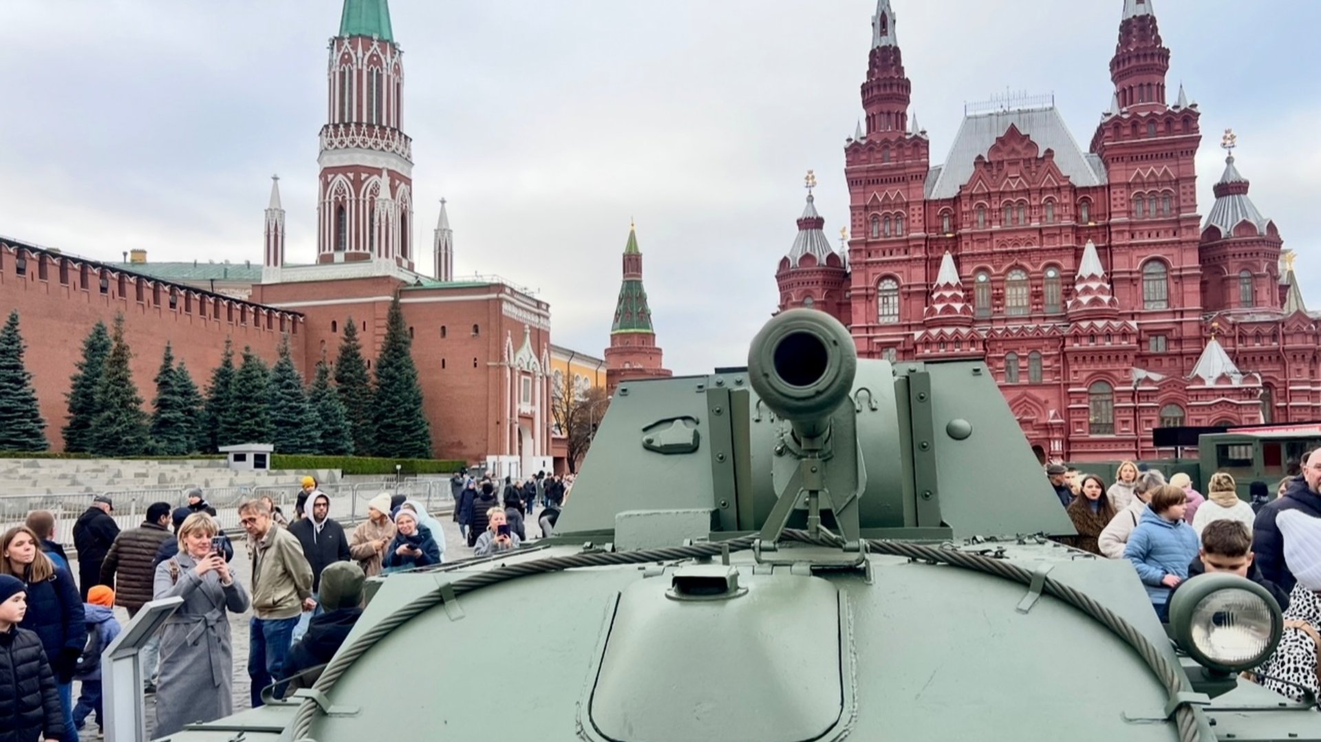 Выставка в честь годовщины парада 1941 г. смотреть онлайн