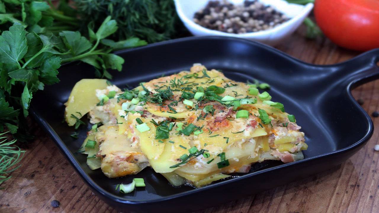 Картофельный гратен с беконом смотреть онлайн