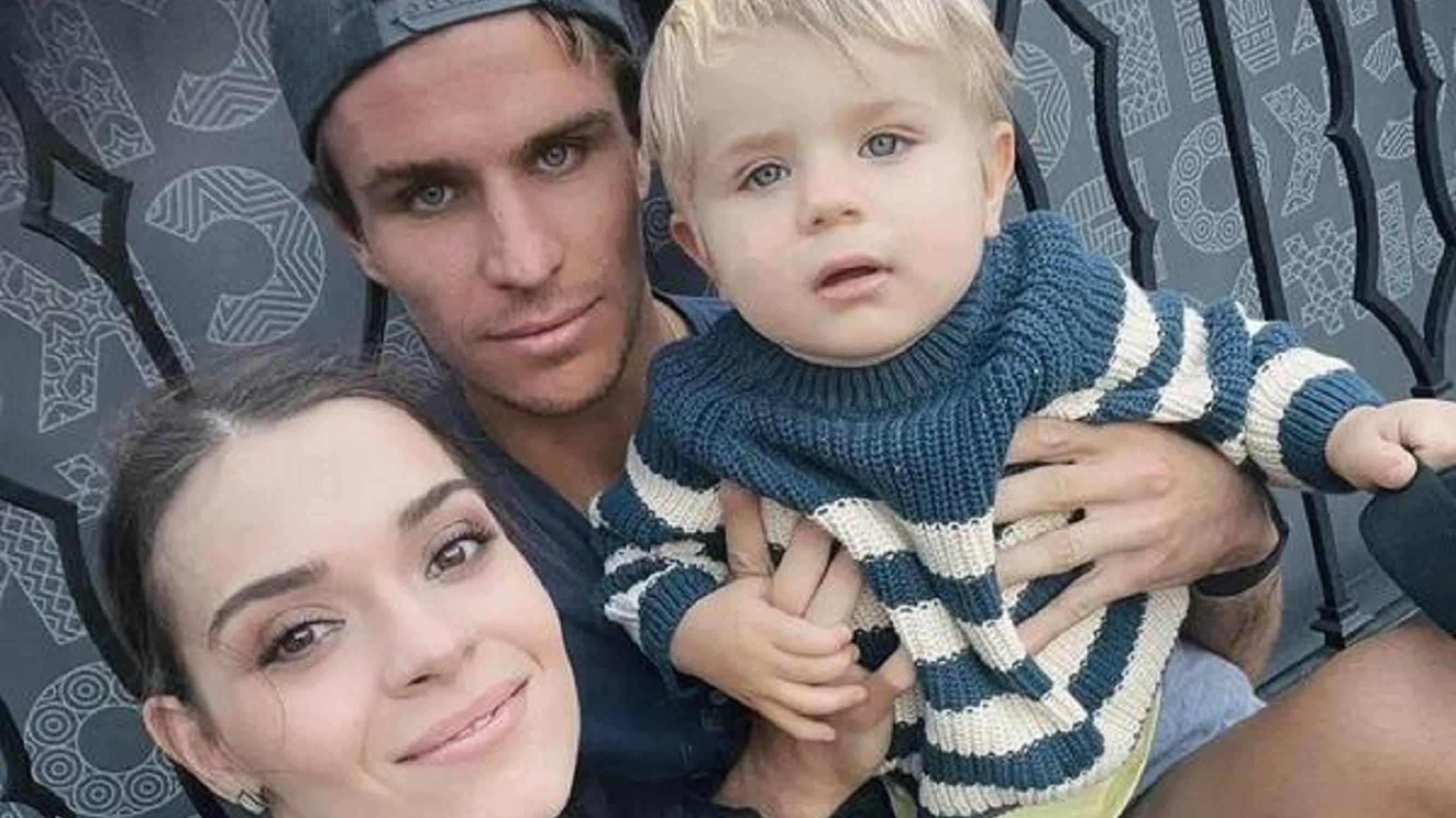 Фотосессия Алины Загитовой и первая Российская Олимпийская чемпионка по фигурному катанию. смотреть онлайн