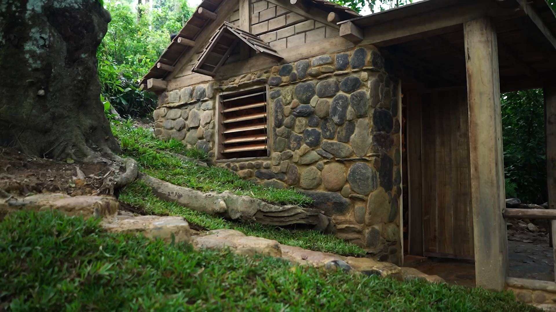 Построил дом своей мечты в лесу от начала до конца. Бушкрафт