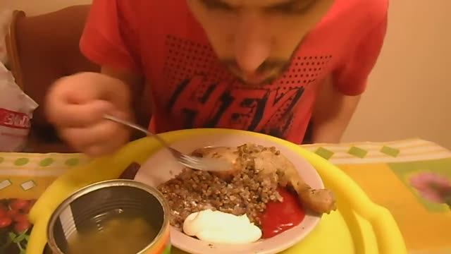 ОБЖОР ЖАРЕНАЯ КУРИЦА С ГРЕЧНЕВОЙ КАШЕЙ И ЗЕЛЕНЫМ ГОРОШКОМ ПРИВЕТ ВЛАДУ САВЕЛЬЕВУ смотреть онлайн