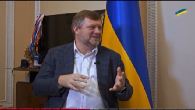 говорит что украинцы думают что после вступления в ЕС им 10 тысяч гривен будут давать смотреть онлайн
