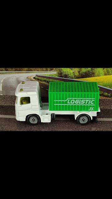 VOLVO С КОНТЕЙНЕРОМ смотреть онлайн