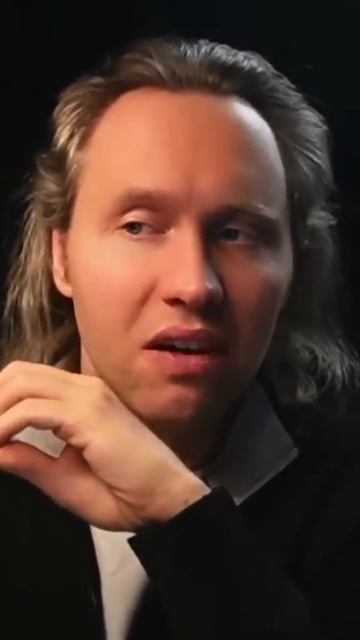 ТРУДОЛЮБИВЫЕ ВОДИТЕЛИ БРОСАЮТСЯ НА МАШИНАХ ПОД ПОЕЗДА! смотреть онлайн