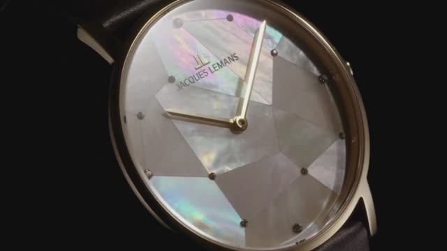 НАТУРАЛЬНЫЙ ПЕРЛАМУТР _ наручные часы женские Jacques Lemans 1-2050E La Passion смотреть онлайн