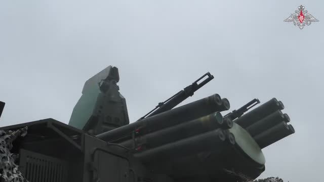 ЗРПК «Панцирь-С» круглосуточно контролирует воздушное пространство по защите критических важных объе смотреть онлайн