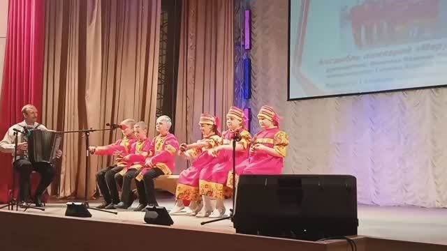 Валенки - ансамбль ложкарей Марусенька, руководитель Надежда Моисеева, концертмейстер А. Голенко смотреть онлайн