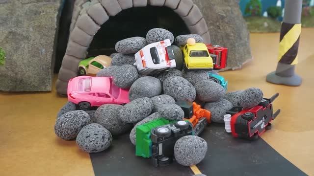 Погрузчик и бульдозер заморожены🥶 Игрушечный самосвал для тяжелой техники смотреть онлайн