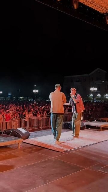 Поставили звук на всю смотреть онлайн