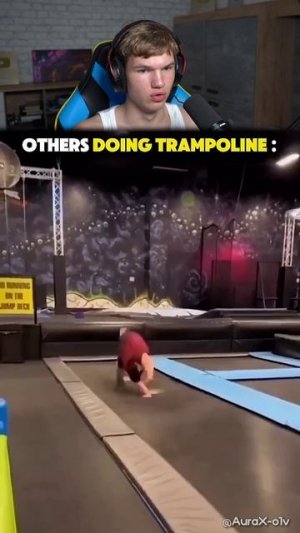 Другие Прыгают на Батуте Против Последнего! 😲🌀 #shorts #шортс #интересно #трюк #сальто #паркур #фо