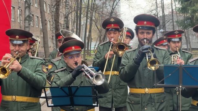 Военный духовой оркестр на празднике в Москве смотреть онлайн
