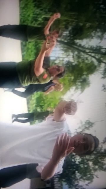 Группа учеников Чэнь Шиюй мастера Тайцзицюань Удан делаем форму.