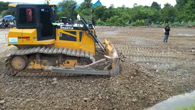 Ep4. Бульдозер Shantui DH17 C3 засыпает болото. смотреть онлайн