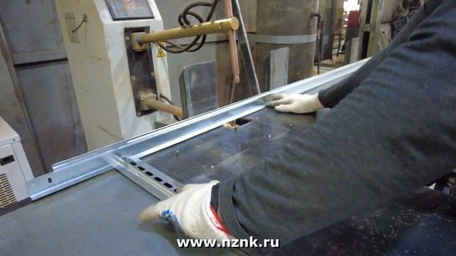 Изготовление лестничного лотка на производстве НЗНК - смотреть видео онлайн от «Кабельный лоток НЗНК» в хорошем качестве, бесплатно опубликованное 11 ноября 2025 года в 15:21:22 00:00:59.