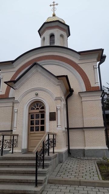 Оптина пустынь представляет собой большой архитектурный комплекс из десятков храмов, часовен, башен смотреть онлайн