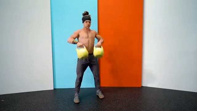 Тяга двух гирь с виса к подбородку / Dual KB High Pull смотреть онлайн