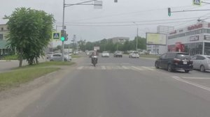 По городу на моте (видео от третьего лица)