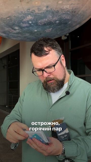 Американец пробует космический бургер в Москве смотреть онлайн