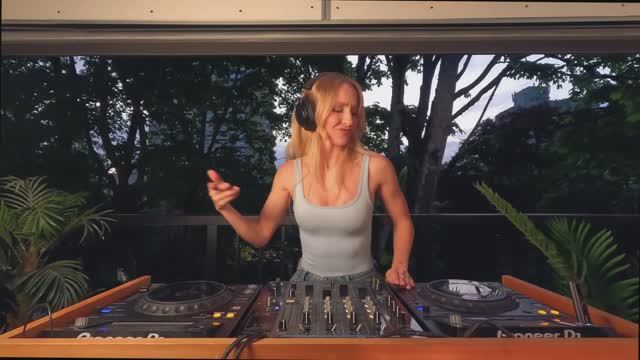 Wave Report - 2025 Tech House, Progressive & Melodic Techno Energy Mix смотреть онлайн