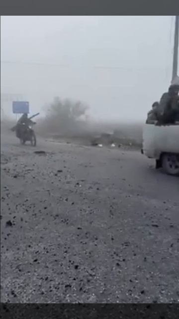 Российские войска колоннами входят в Покровск. Боевая армия, как она есть - не для парадов. смотреть онлайн