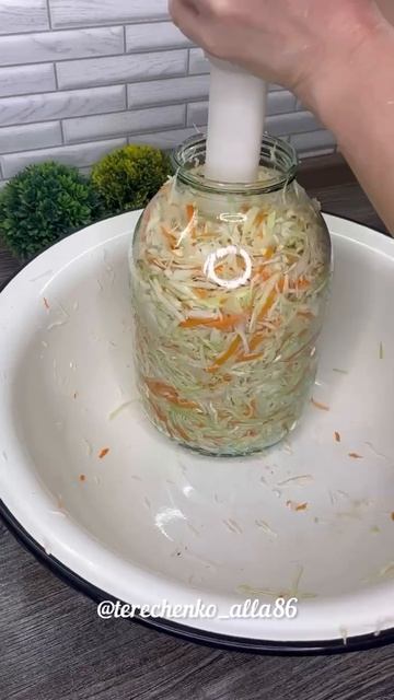 Самая вкусная хрустящая квашеная капуста! смотреть онлайн