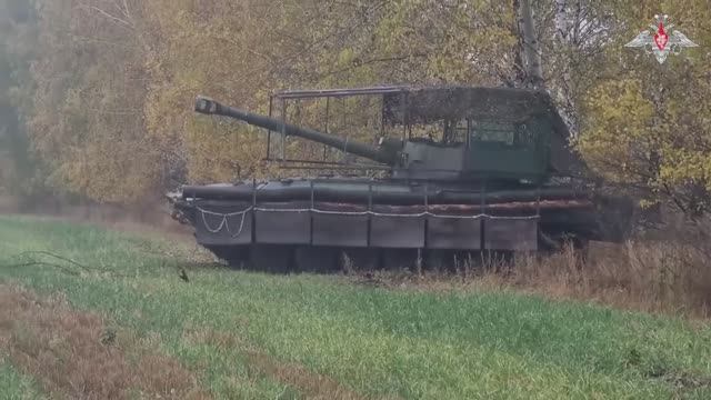 Расчеты самоходных гаубиц «Гвоздика» 44-го армейского корпуса группировки войск «Север» смотреть онлайн