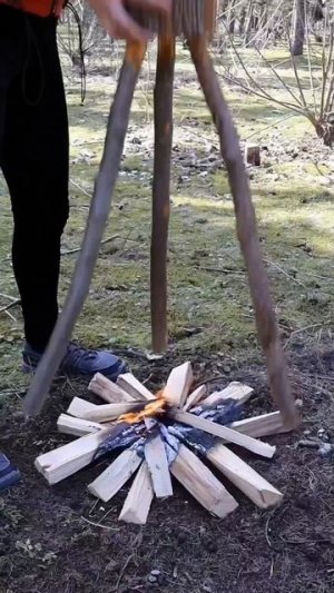 Интересный подвес для готовки на костре.