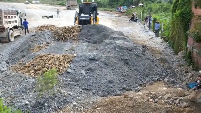 Ep10. Бульдозер Shantui DH17 C3 засыпает болото. смотреть онлайн