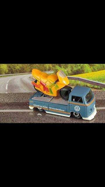 VOLKSWAGEN T2 И МОТОЦИКЛ смотреть онлайн