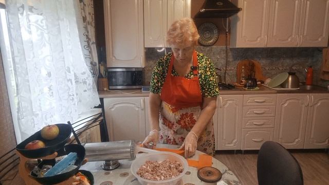 Готовлю сыровяленную колбасу 😋. смотреть онлайн