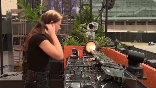 Nicky Elisabeth 🎧-The Lights (Anjunadeep Open Air 2025).mp4