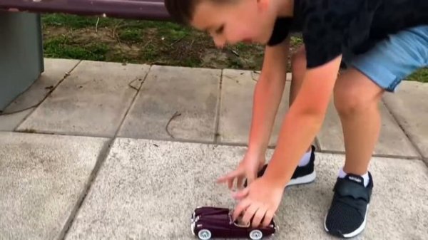 Марк находит спрятанные машины и участвует в большом приключении