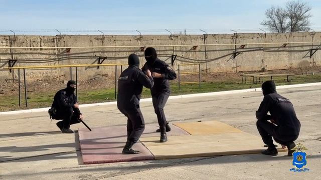 Астраханские школьники и студенты посетили День открытых дверей в полицейском ведомстве смотреть онлайн